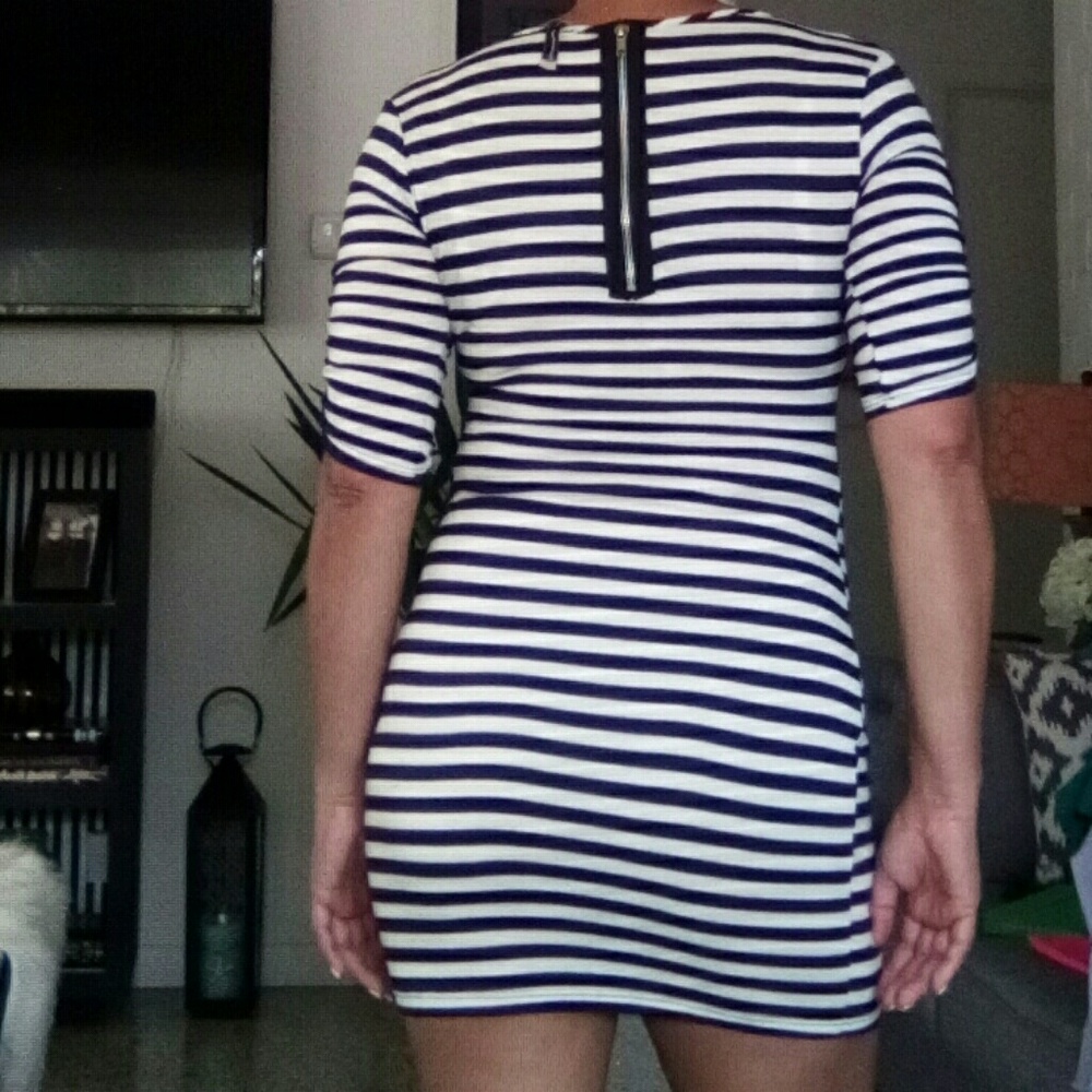 Body fit stripe mini dress - Picture 2 of 4
